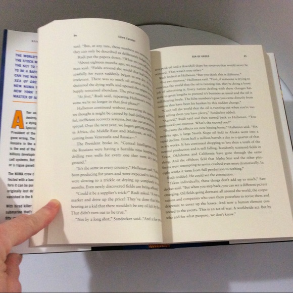 4 Clive Cussler hardcover novels - Picture 6 of 6